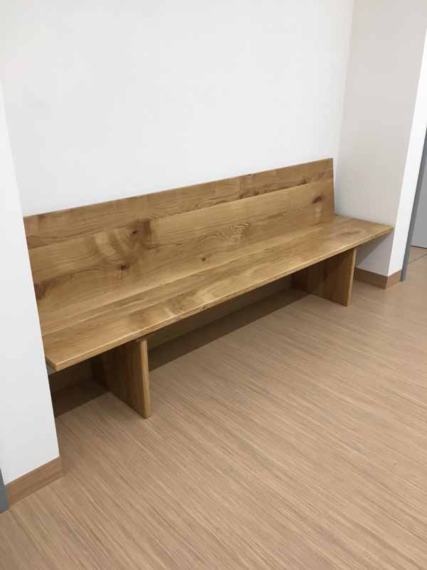 Wandschrank mit offenen Regalen vom Holzprofi